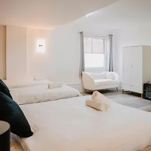  Hotel Wns Skylines Village