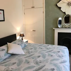 bentons-guest-house.cardiffhotelswales.com/